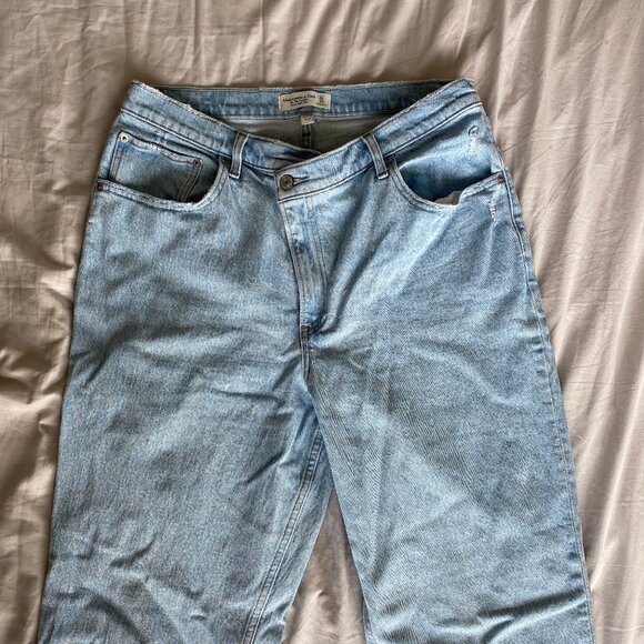 Abercrombie Curve Love Ultra High Rise 90s Straight Jean - size 32 (14) R - Picture 4 of 7